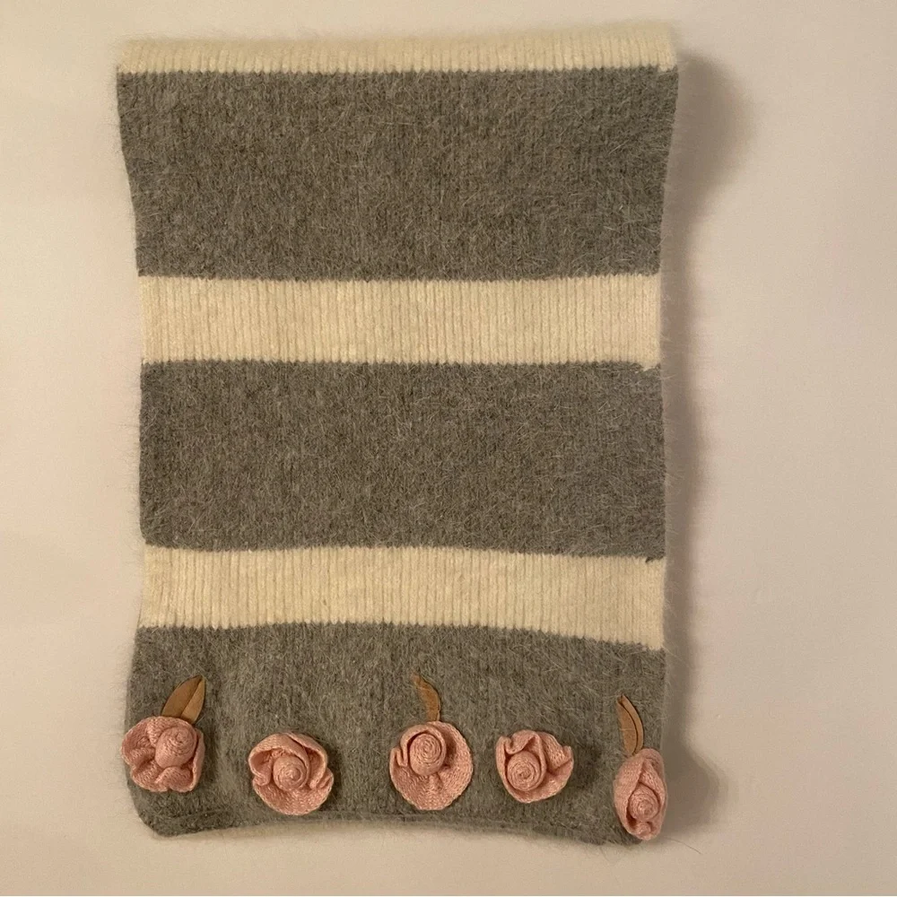 SCALA PRONTO SCARF GRAY CREAM STRIPE ANGORA BLEND PINK ROSES LONG RECTANGLE